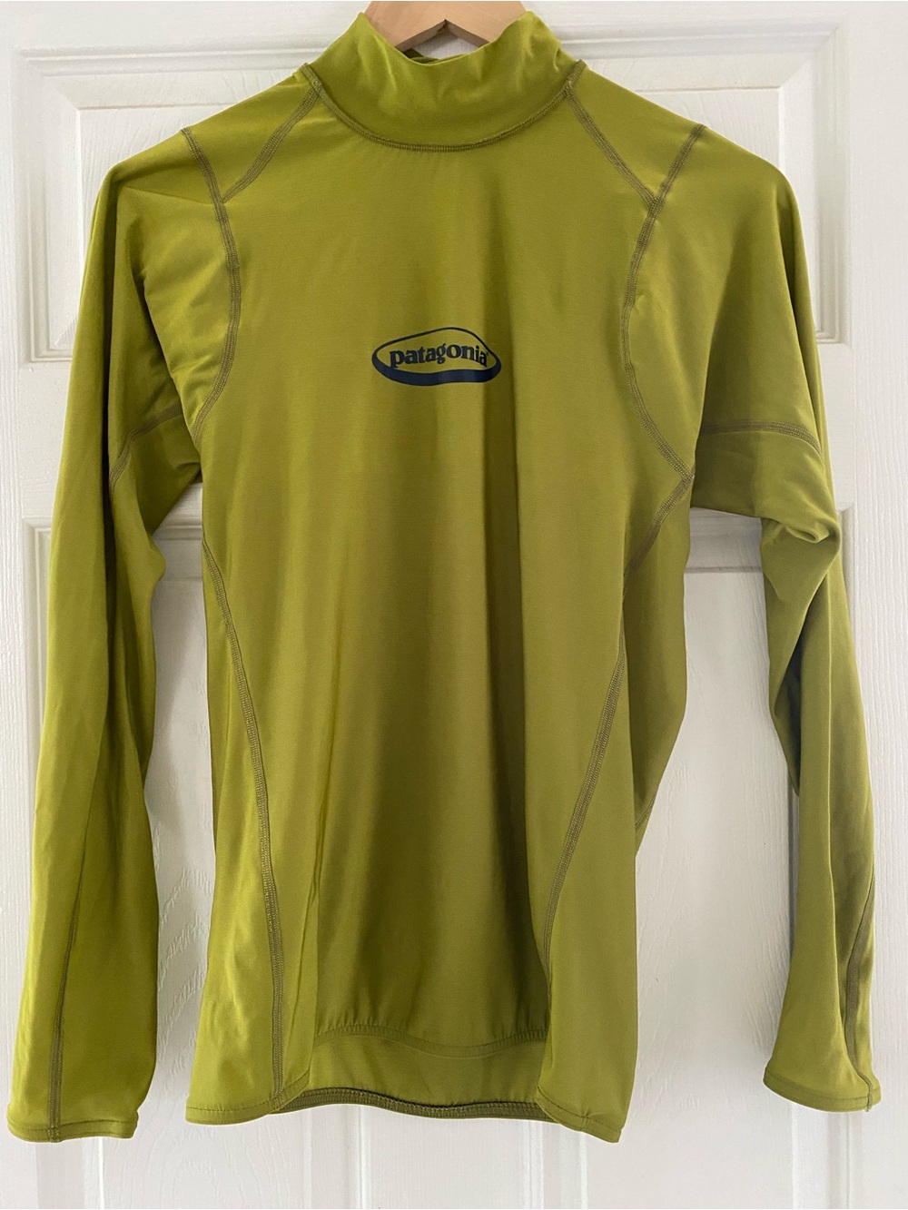 Patagonia Women’s Surf/Swim Rash Guard Shirt Size L Color Green